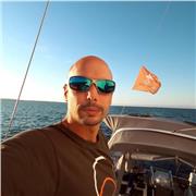 Patrón Profesional (PPER) con experiencia en formación náutica. Te preparo para los exámenes de PNB, PER, Patrón y Capitán de Yate con clases personalizadas, explicaciones claras y enfoque práctico. Online o presencial en Barcelona. ¡Reserva tu clase!